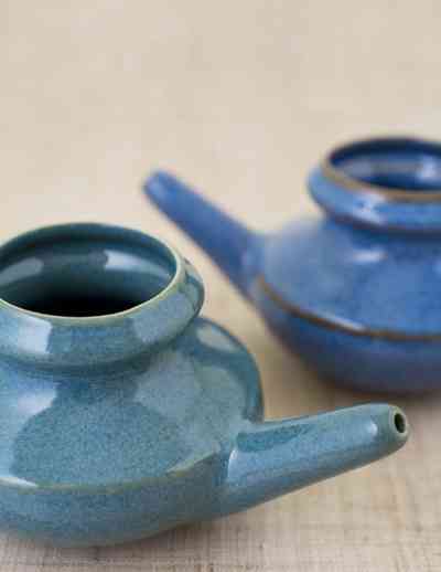 ceramic neti pot with Himalayan salt